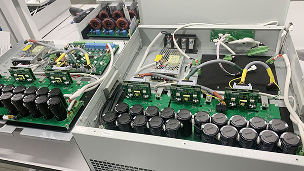 Har en statisk reaktiv kraftgenerator funktionen som en kondensator?